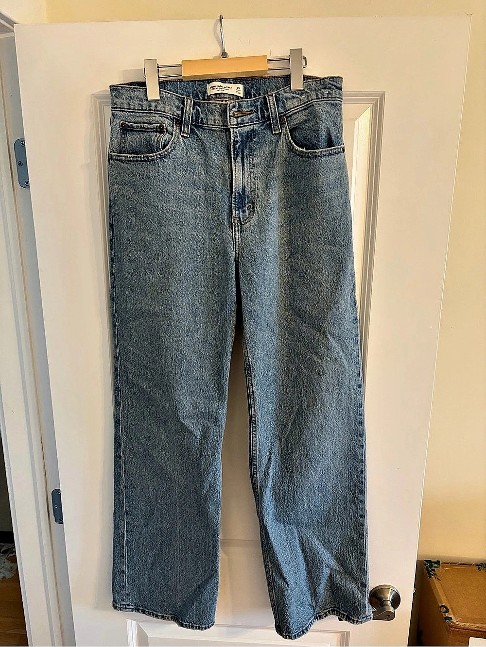 Abercrombie & Fitch The 90s Relaxed High Rise Straight Leg Jeans Waist 29 Like